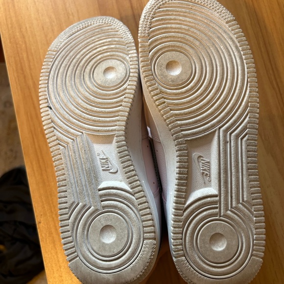 Nike Air Force 1 One Womens Size 7.5 Shoes Sneakers Pink Silver CJ1646-600 - Picture 4 of 6